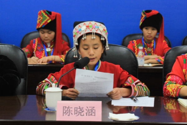 绿春一中七年级学生陈晓涵发言。色情网址
供图