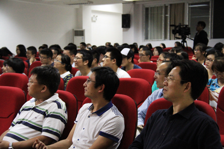 鏂伴椈瀛﹂櫌钁eぉ绛栭櫌闀垮拰閮ㄥ垎瀛﹂櫌甯堢敓鍦ㄨ搴х幇鍦�jpg